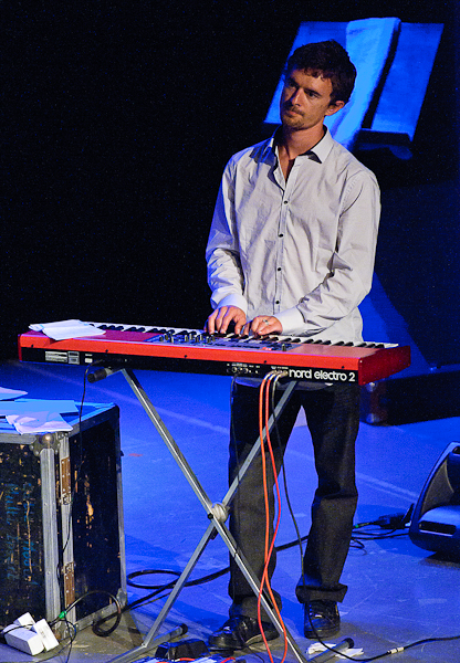Le pianiste du groupe afropop reggae Kanandjo
